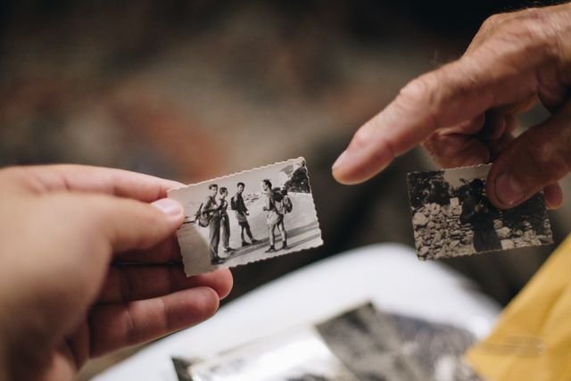 Cómo restaurar fotos antiguas dañadas: Guía completa 2026